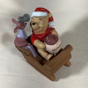 1999 Disney Pooh & Friends A Sleigh Full of Presents Hearts Full of Love